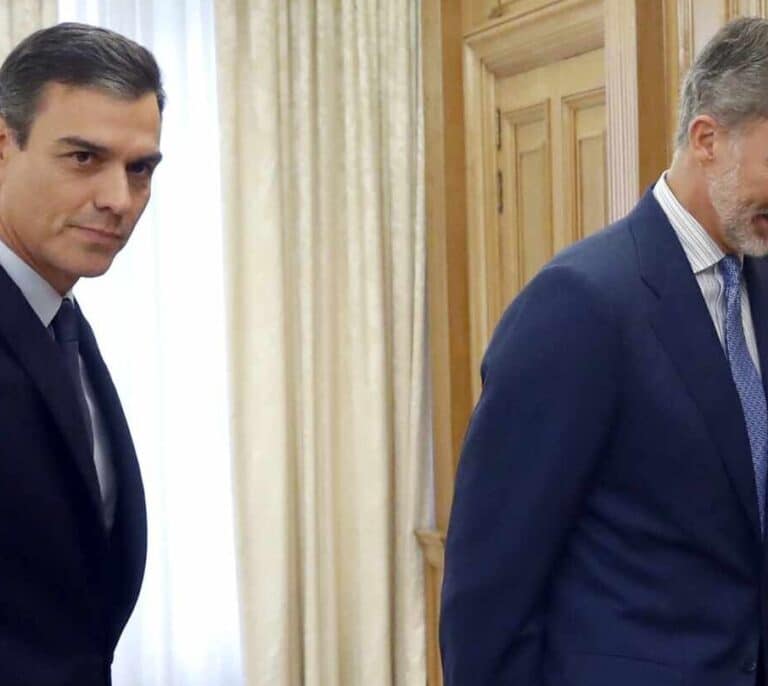 El Rey no está para la escopeta nacional de Sánchez