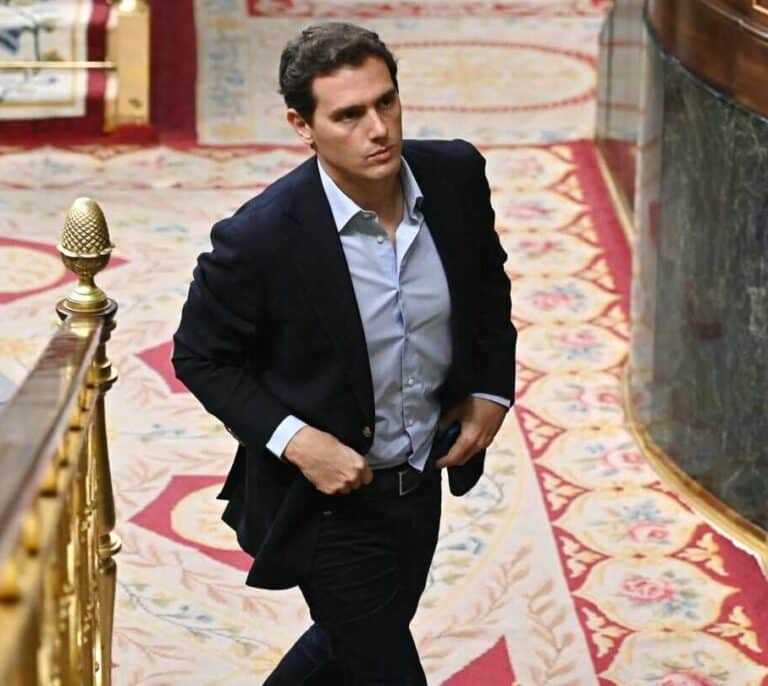 Rivera pactará con Casado si hay alternativa a Sánchez tras el 10-N, pero sin España Suma