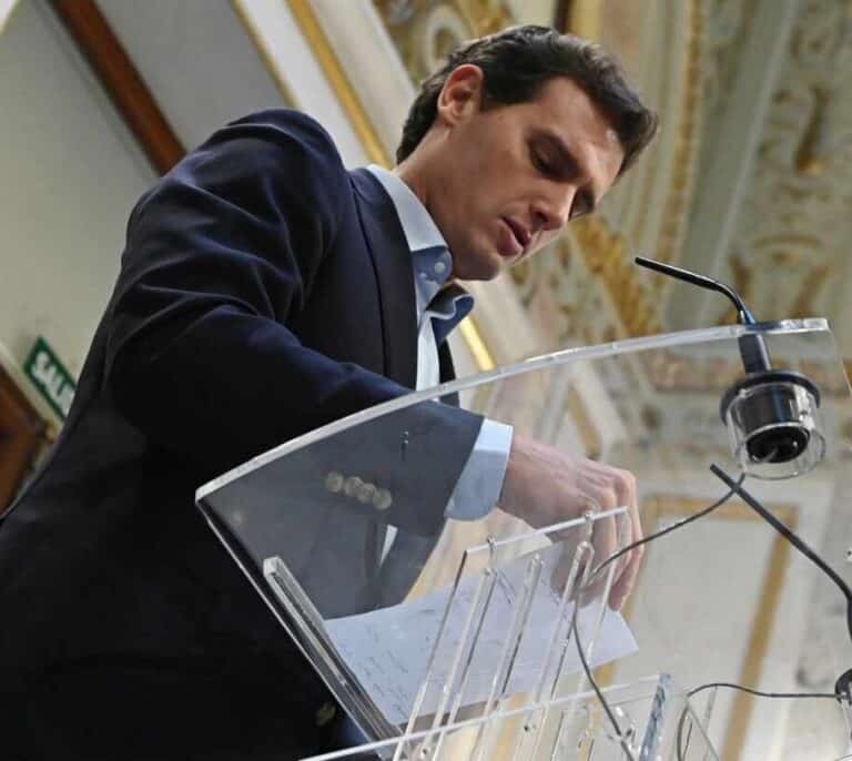 Rivera denuncia que RTVE invitó a Cs a "hablar con Moncloa" para pedir el 'cara a cara' con Sánchez