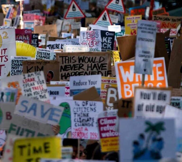 "There is no Planet B": el grito que recorre el mundo para salvarlo