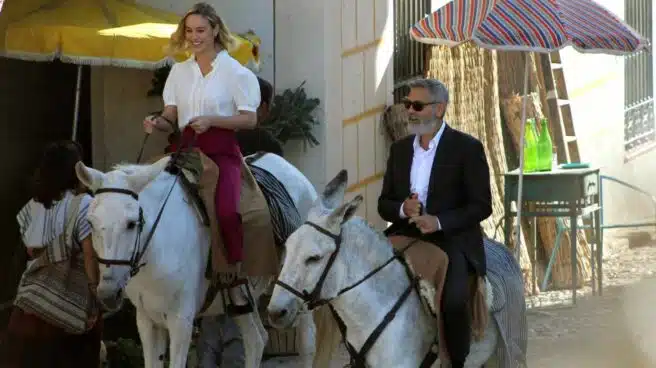 Clooney pasea en burro por Navalcarnero durante la grabación de un anuncio