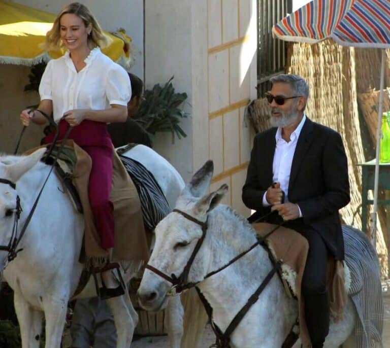 Clooney pasea en burro por Navalcarnero durante la grabación de un anuncio