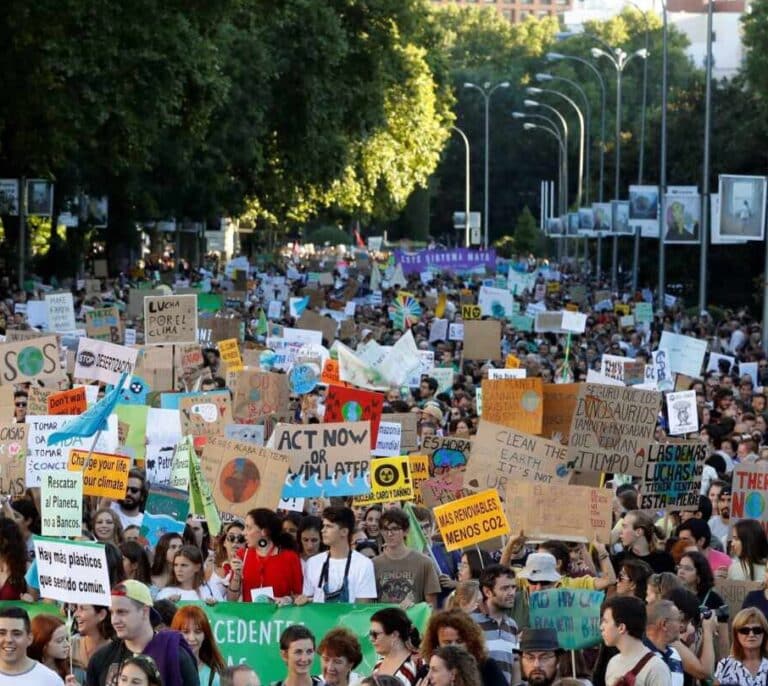 Miles de personas salen a la calle para protestar contra la crisis climática