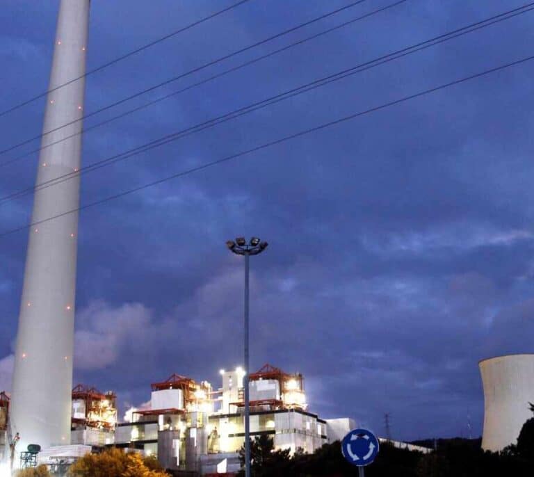 Barricadas en As Pontes (A Coruña) por el cierre de térmica de Endesa