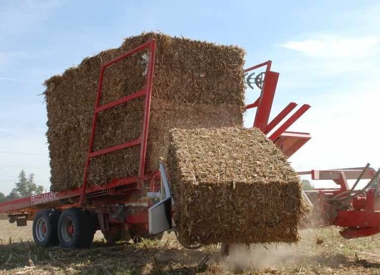 Muere un hombre al ser aplastado por una paca de alfalfa en Palencia
