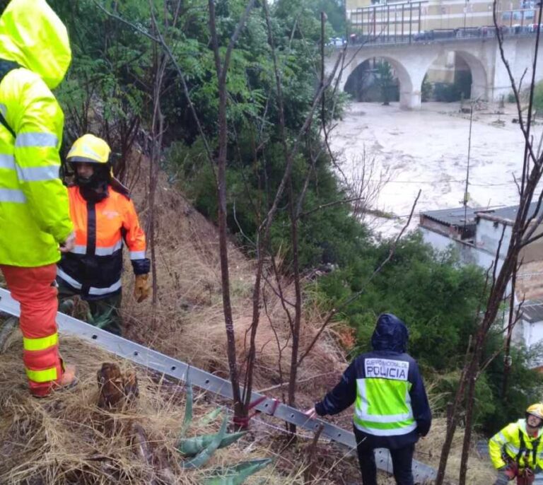 Policías nacionales piden condecoraciones por su actuación en las riadas de Levante
