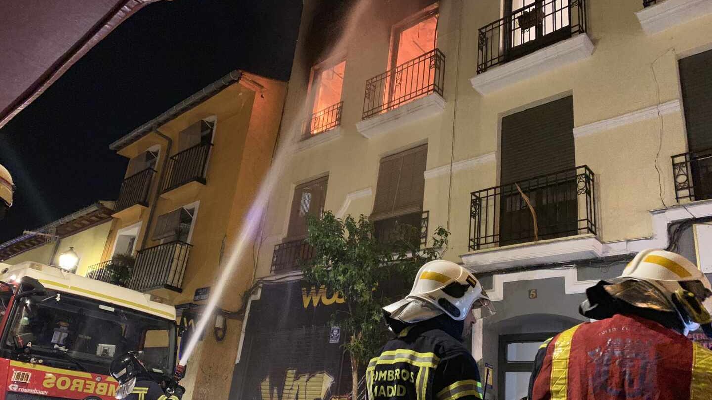 El incendio en una vivienda obliga al desalojo de vecinos de Lavapiés