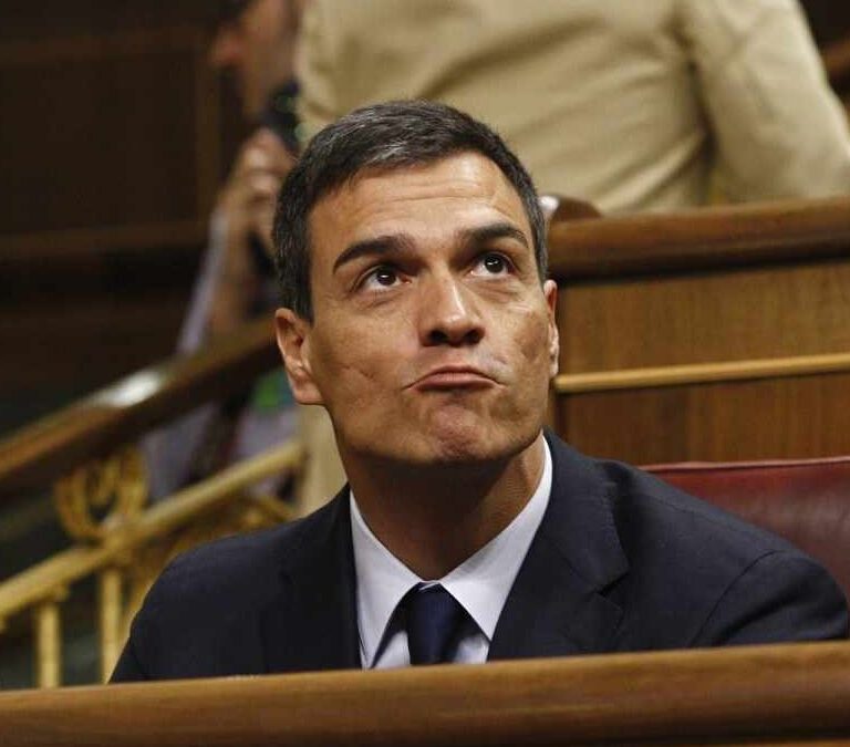 Sánchez hace compatible la exhumación de Franco y el 155