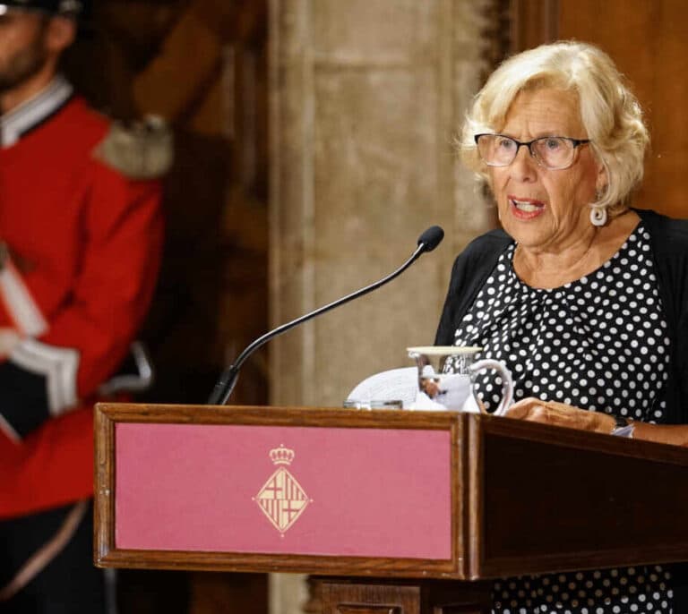 Carmena receta "diálogo" y "respeto a las normas" en Barcelona