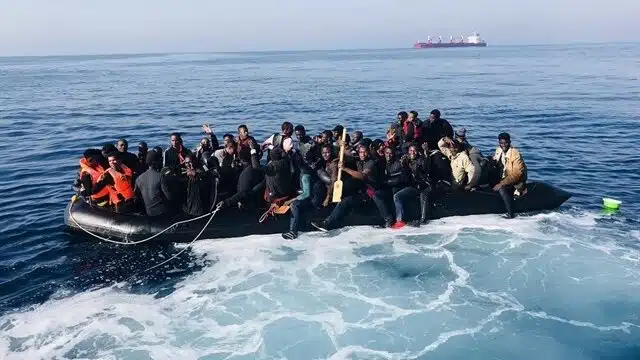 Casi 200 inmigrantes llegan en cuatro pateras a la costa de Cádiz