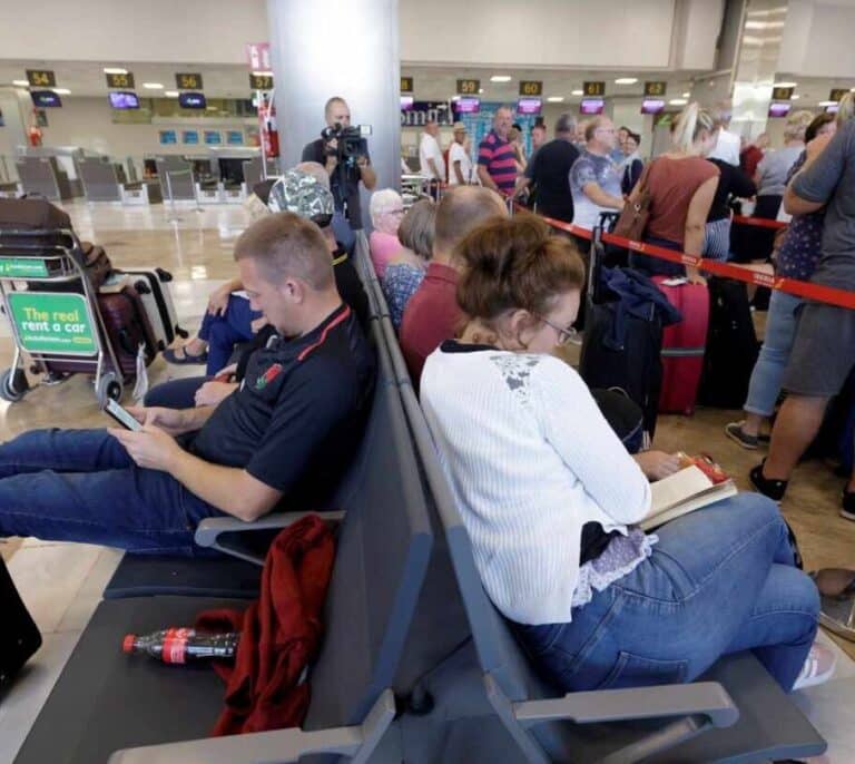 El Gobierno cifra en 53.000 los turistas 'varados' por la crisis de Thomas Cook
