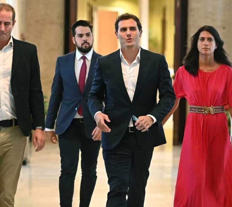 Casado evita comprometerse con la oferta de apoyo a Sánchez de Rivera