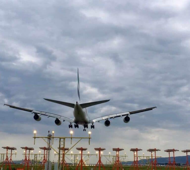 Las aerolíneas lanzan una batalla legal para pagar menos por los aeropuertos en España