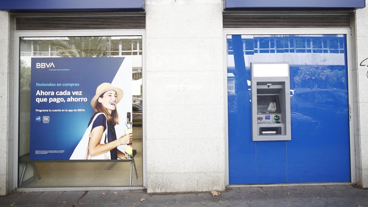 Zamora cobrará a los bancos que tengan sus cajeros en la calle
