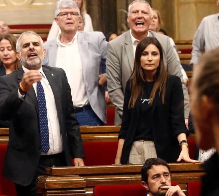 Escándalo en el Parlament: Torrent expulsa al líder de Ciudadanos en pleno debate sobre los CDR
