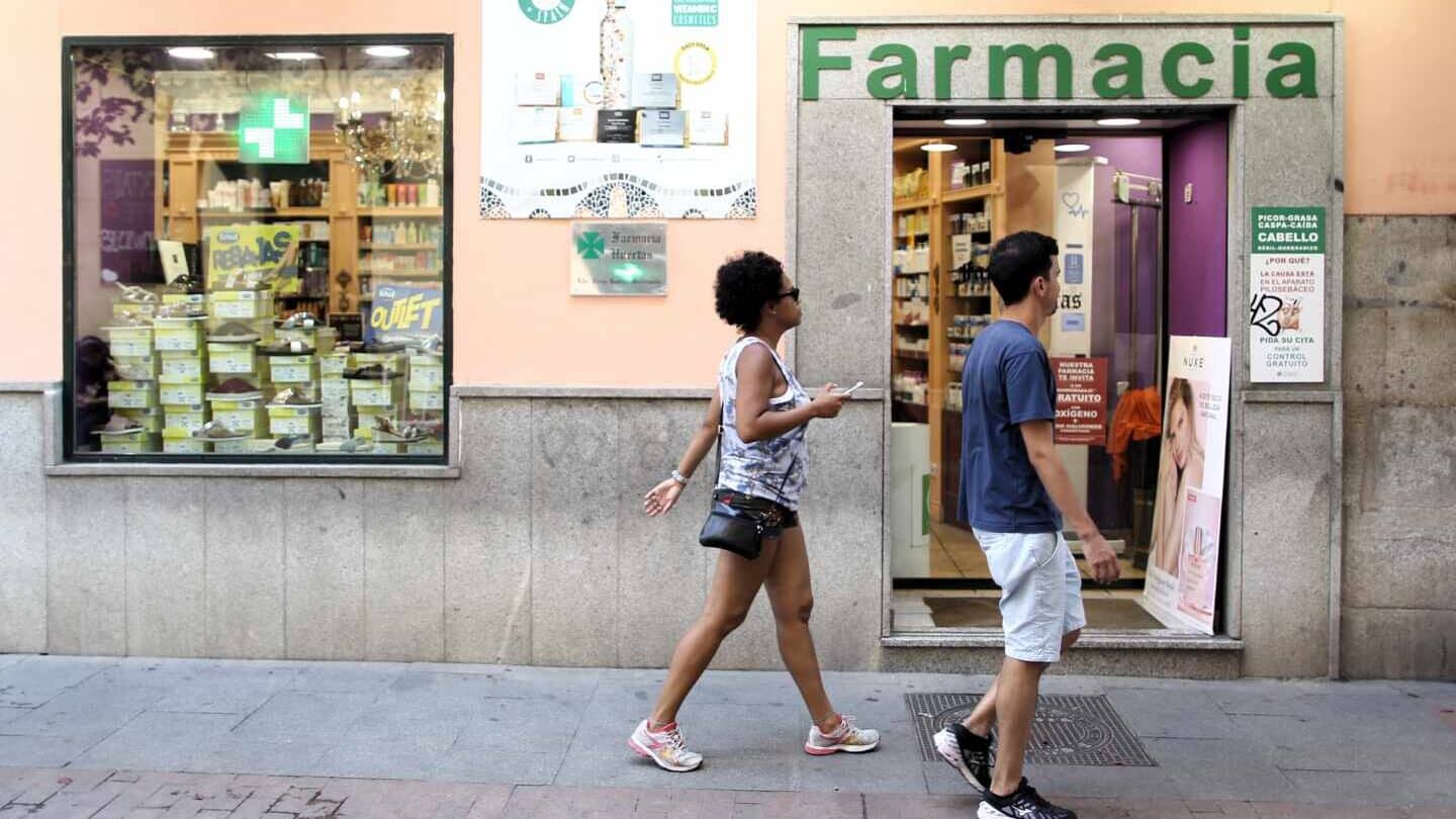 La ministra de Sanidad pide a las farmacias que no dispensen medicamentos sin receta