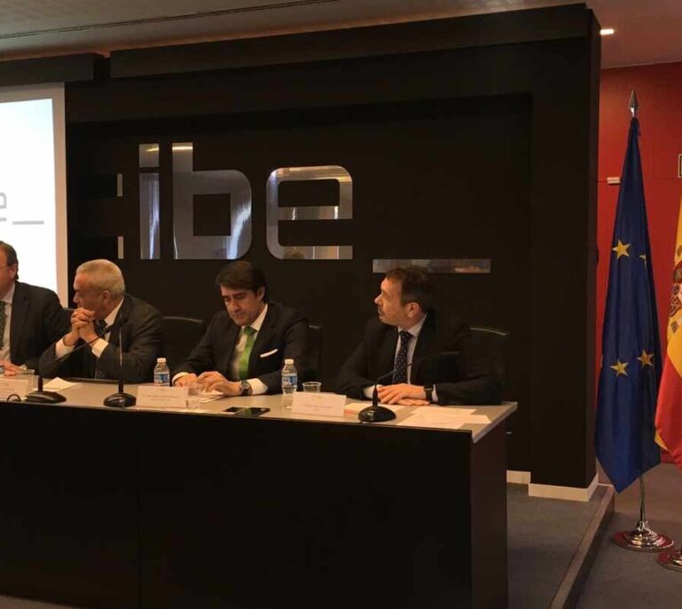 Mesas limpias y otros trucos poco comunes que ciberprotegen tu pyme