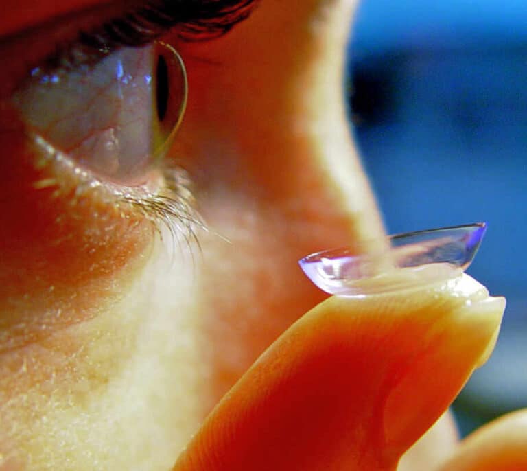 Retiradas unas lentillas para astigmatismo por peligro de daños en la córnea