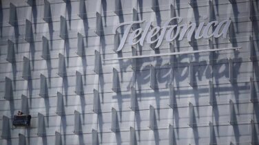 Telefónica compra el 50% del negocio de alarmas de Prosegur en España por 300 millones