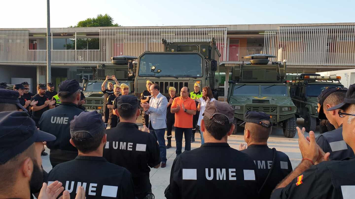 La UME se despide de Orihuela con un baño de masas y cantando el 'Baby Shark'