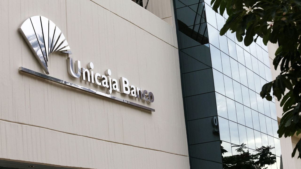 Unicaja y Liberbank se hunden en bolsa cuatro meses después de frustrar su fusión