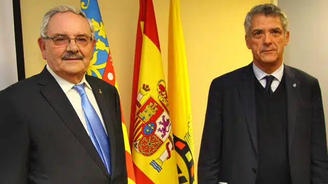 El ex presidente del fútbol valenciano encargó a su propia empresa servicios por 2,4 millones