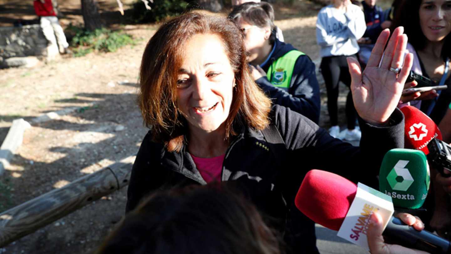 Dolores Fernández Ochoa hablando con la prensa durante la bDolores Fernández Ochoa hablando con la prensa durante la búsqueda de su hermana. úsqueda de su hermana.