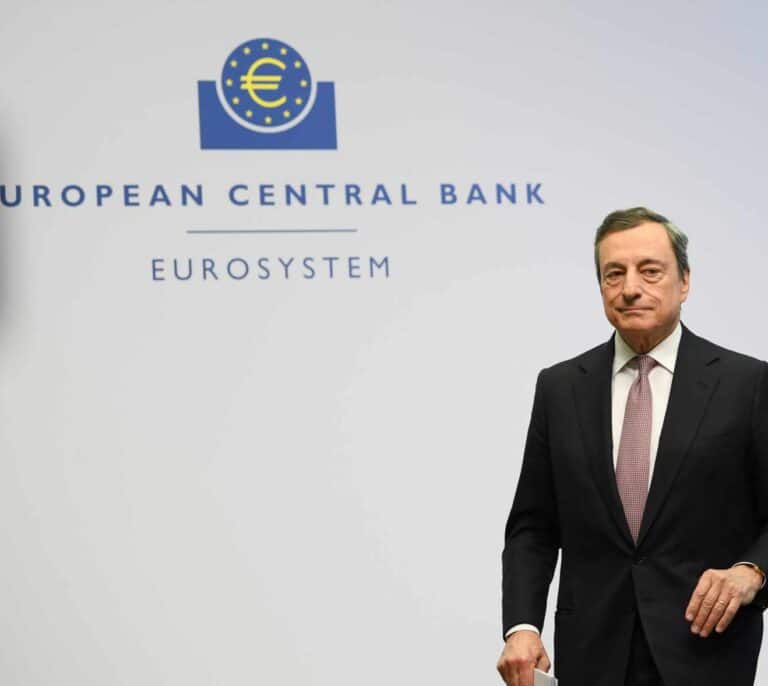 Draghi garantiza un apoyo 'infinito' ante la creciente debilidad de la economía europea