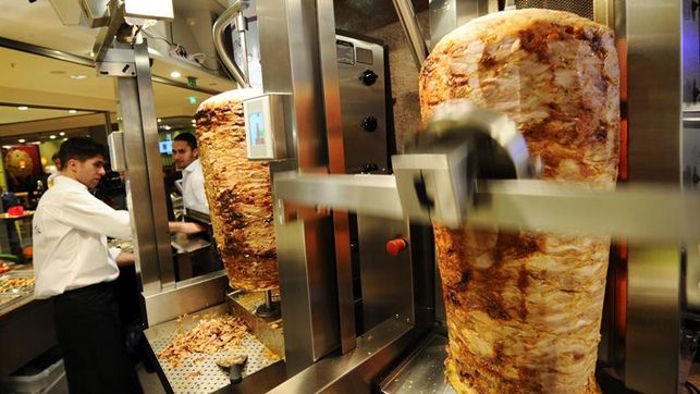 Intervienen 22,5 toneladas de alimentos que abastecían a varios kebab en Almería