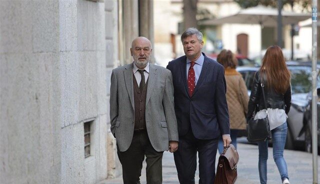 El juez que instruye el 'caso Cursach', Miguel Florit, a la izquierda.