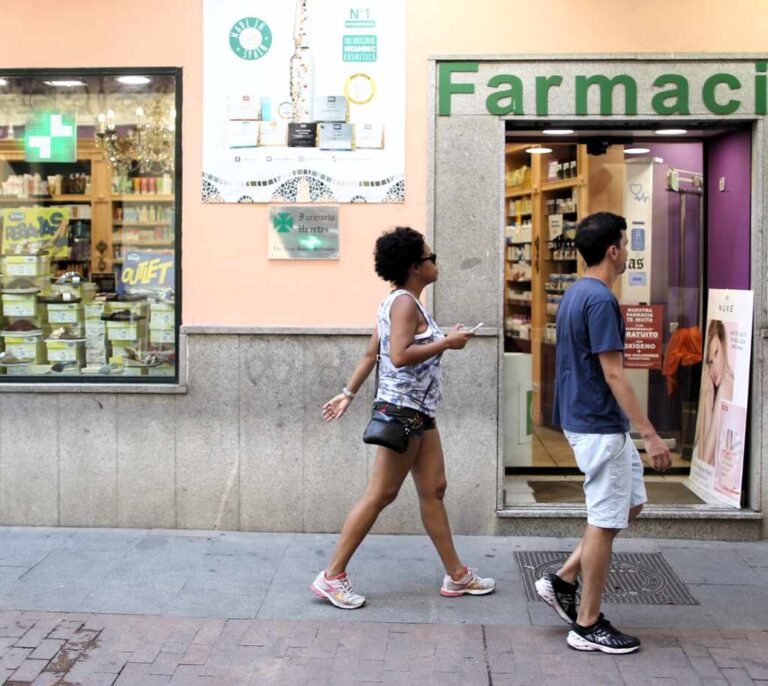 Las farmacias de Madrid repartirán siete millones de mascarillas gratis desde este lunes