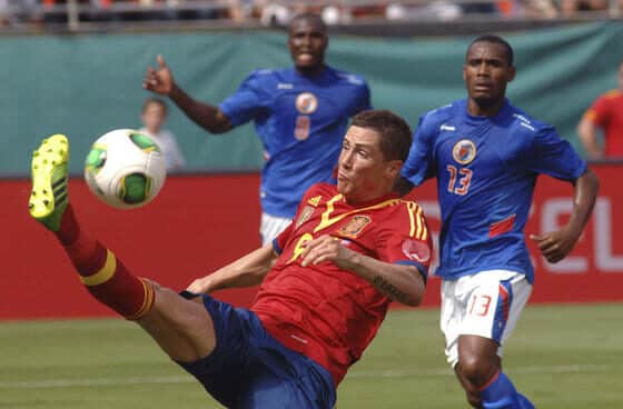 Fernando Torres controla un balón durante el amistoso disputado en 2013 en Miami entre España y Haití.