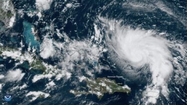 El huracán Dorian deja cinco muertos a su paso por Bahamas