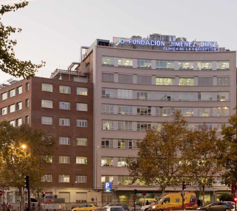 Condena a Adeslas por mentir dos veces a una paciente sobre la extracción de un tumor
