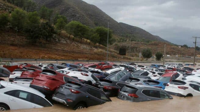 Cientos de vehículos, inundados tras el paso de la gota fría por Orihuela.