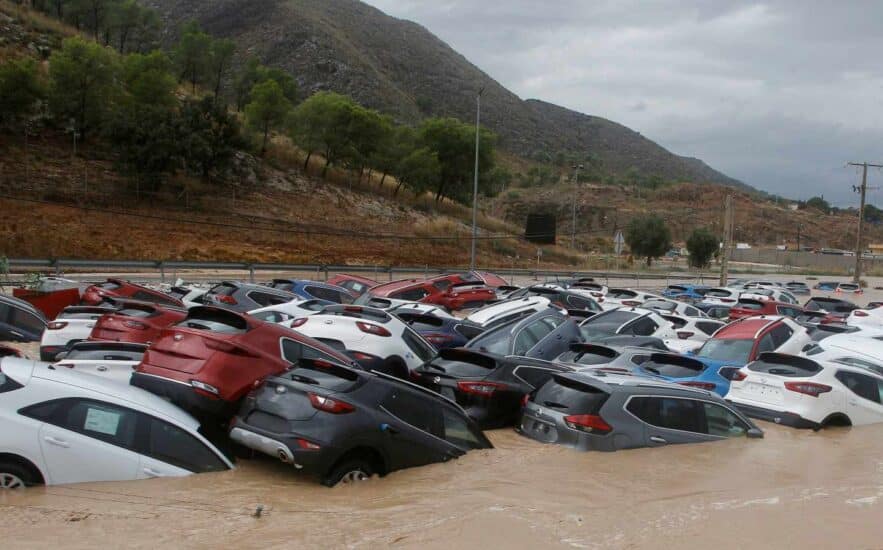 Cientos de vehículos, inundados tras el paso de la gota fría por Orihuela.