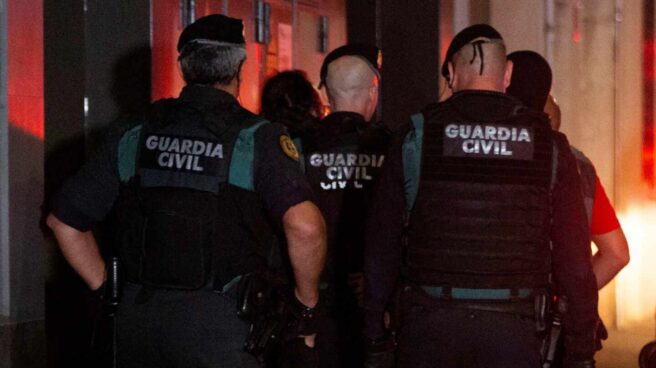 Agentes de la Guardia Civil, durante un servicio en Barcelona.
