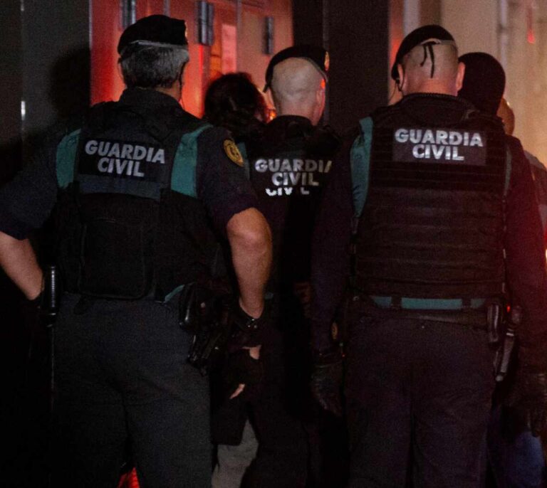 Pintan la fachada de un guardia civil en Barcelona: "Nunca nos haréis españoles"