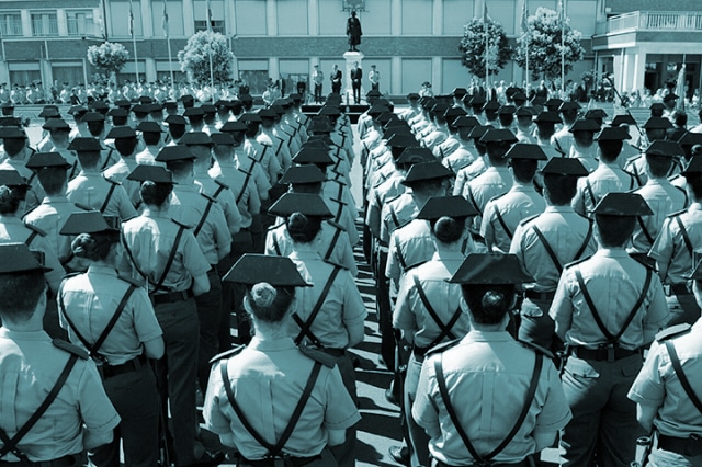 Agentes de la Guardia Civil, en formación.