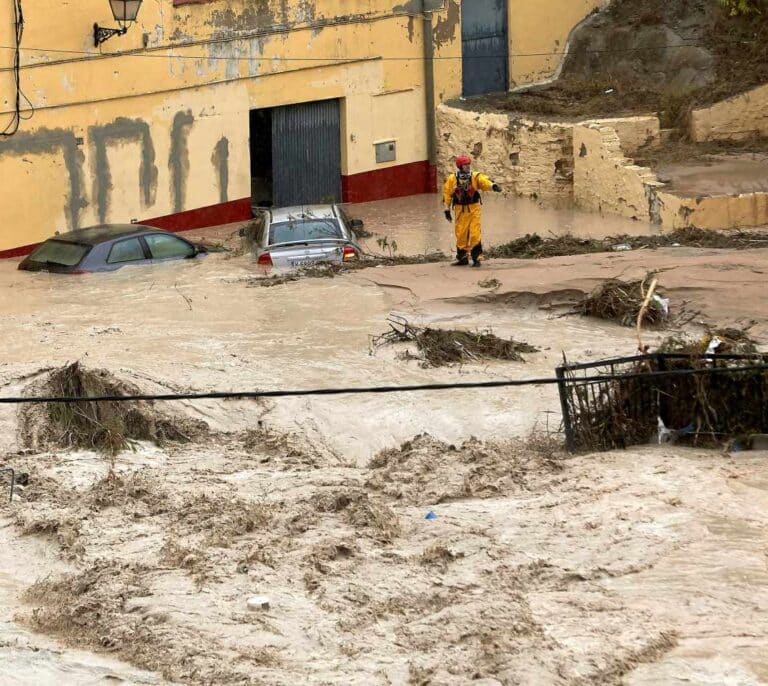 Alerta máxima en Valencia por el temporal: inundaciones, destrozos y lluvias torrenciales