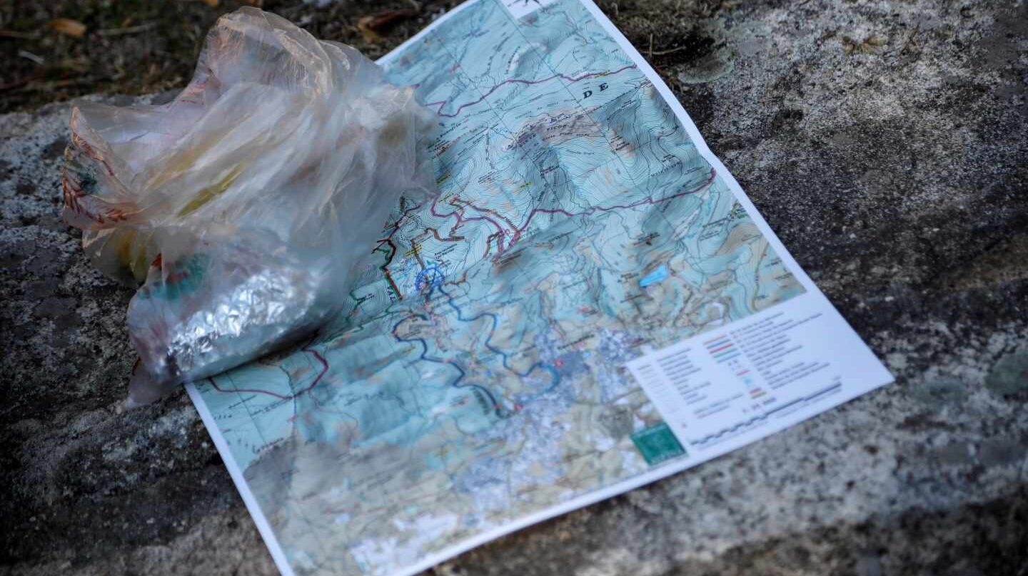 Un mapa con las rutas de búsqueda de Blanca Fernández Ochoa, en el puesto de mando de Cercedilla.