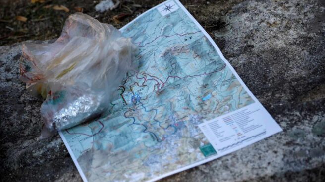 Un mapa con las rutas de búsqueda de Blanca Fernández Ochoa, en el puesto de mando de Cercedilla.