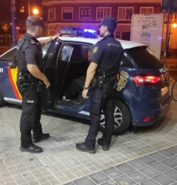 Un detenido en Granada por amenazar a sus vecinos con un martillo [...]