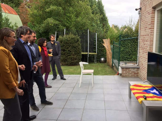 Carles Puigdemont sigue desde Waterloo la Diada de 2019.