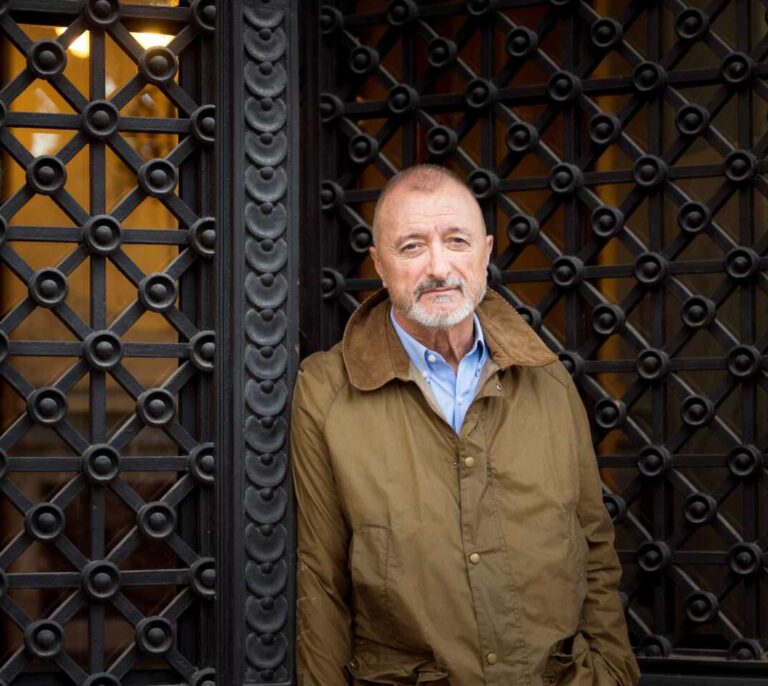 Pérez-Reverte y Ramón Andrés ganan los Premios de la Crítica 2020