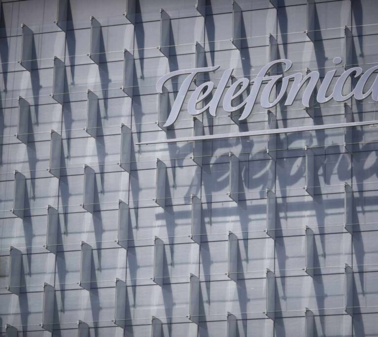 Telefónica, Orange y Vodafone permiten teletrabajar a miles de empleados con hijos en edad escolar