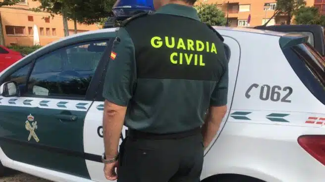 Muere un hombre atropellado mientras cambiaba una rueda de su coche en Asturias