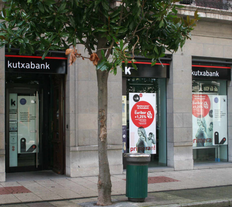 El Tribunal Supremo anula por abusiva una cláusula por descubierto de Kutxabank