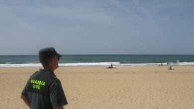 Un cadáver aparece flotando en una playa de Valencia