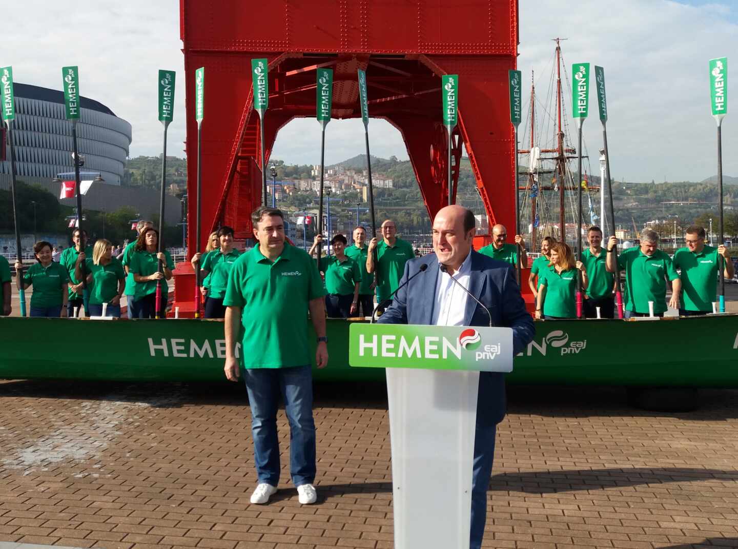 El presidente del PNV, Andoni Ortuzar, junto a Aitor Esteban, durante el acto celebrado en Bilbao.